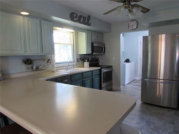 5th image of 1810 Grandview Dr