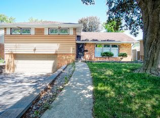 32 W Leslie Ln, Villa Park, IL 60181