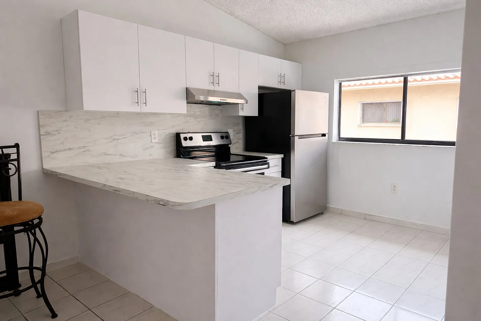 2 bed, 2.0 bath, 925 sqft, $2,200 — Photo 4