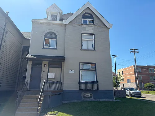 300 Amber St #1 Photo 1
