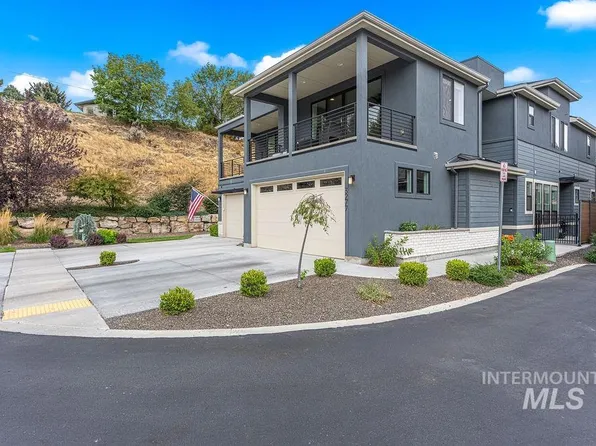 3277 S Sedgebrook Ln, Eagle, ID 83616