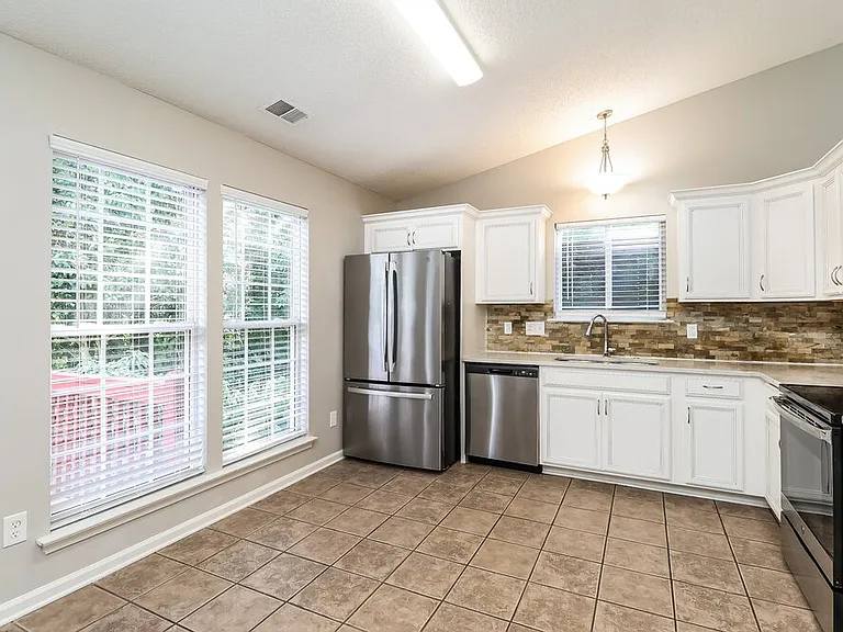 137 Lantana Dr — Photo 7