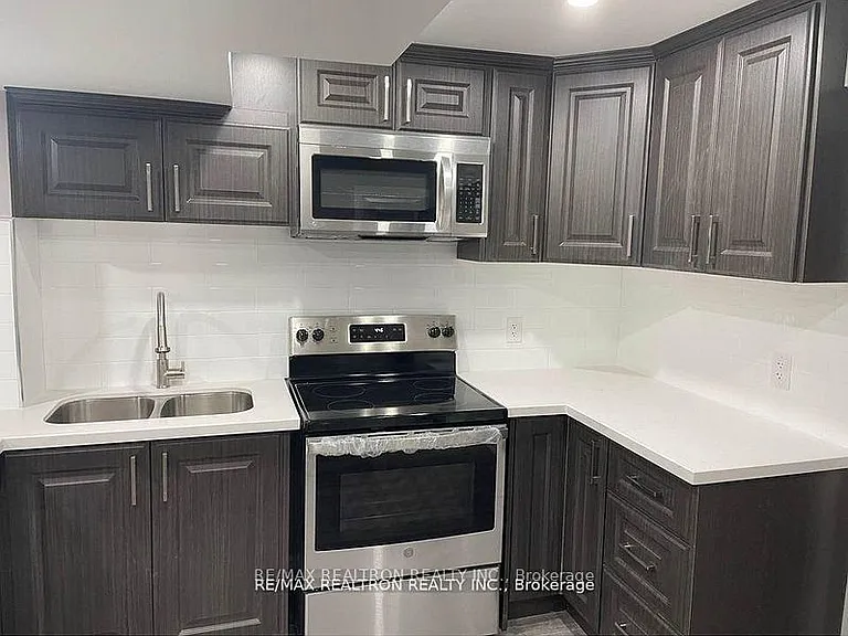 23 Keeble Cres — Photo 3