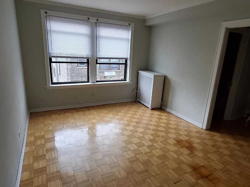 1st image of 739 W Belmont Ave