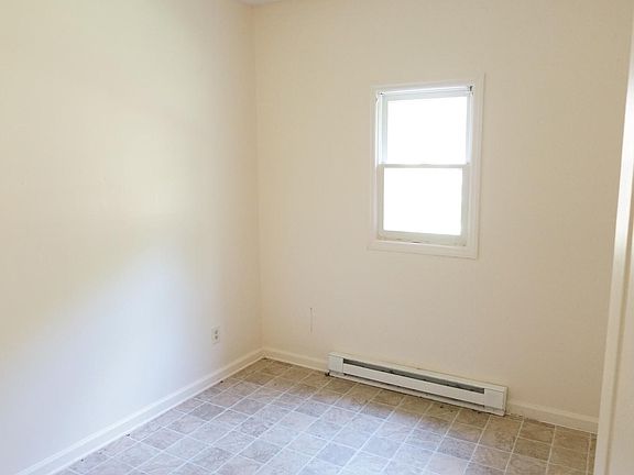 4th image of 133 17th St SE #A