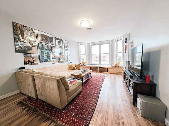 4th image of 1852 S Blue Island Ave #4F