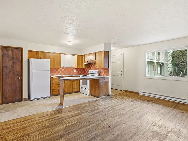 1611 W 8th Ave — Photo 3