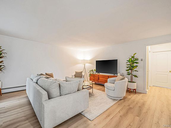 4th image of 38 Richmond Boulevard #1B