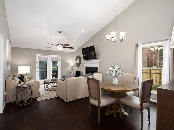 4th image of 201 Woodbury Dr