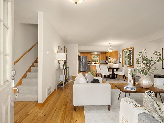 4th image of 1360 Stonecress Ln NE