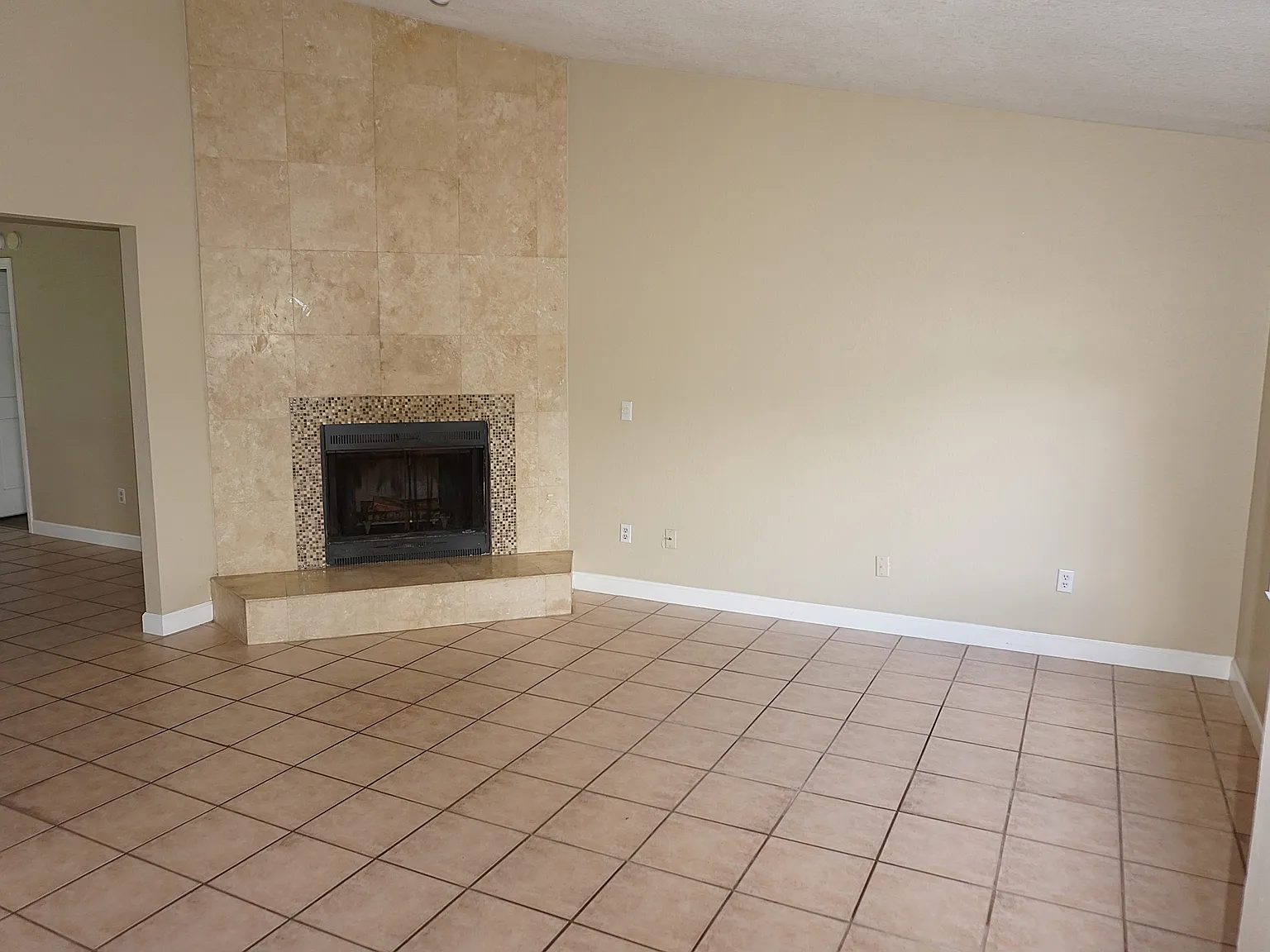 3 bed, 1674 sqft, $2,950 — Photo 3