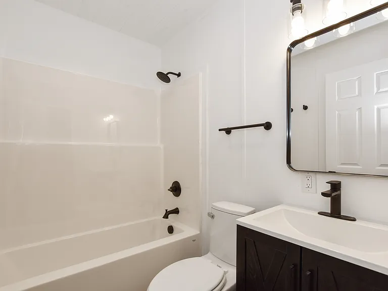 1111 S Meeting St — Photo 16