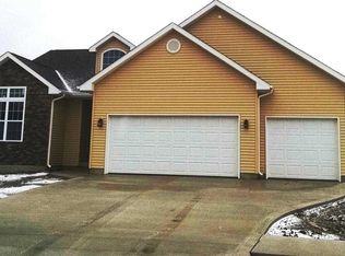 2065 Shell Bark Ln, Warsaw, IN 46582