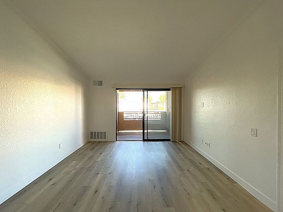 5th image of 78650 Avenue 42 APT 1606