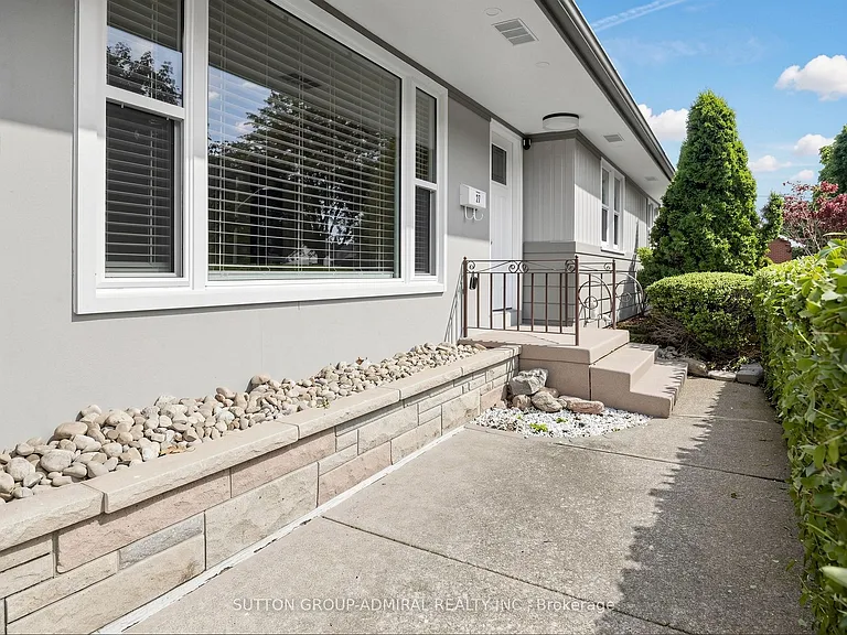 27 Patricia Dr — Photo 3
