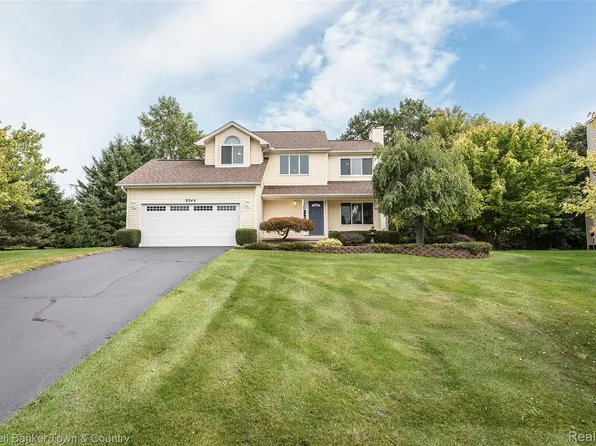 9344 Huron Park Dr, Brighton, MI 48116