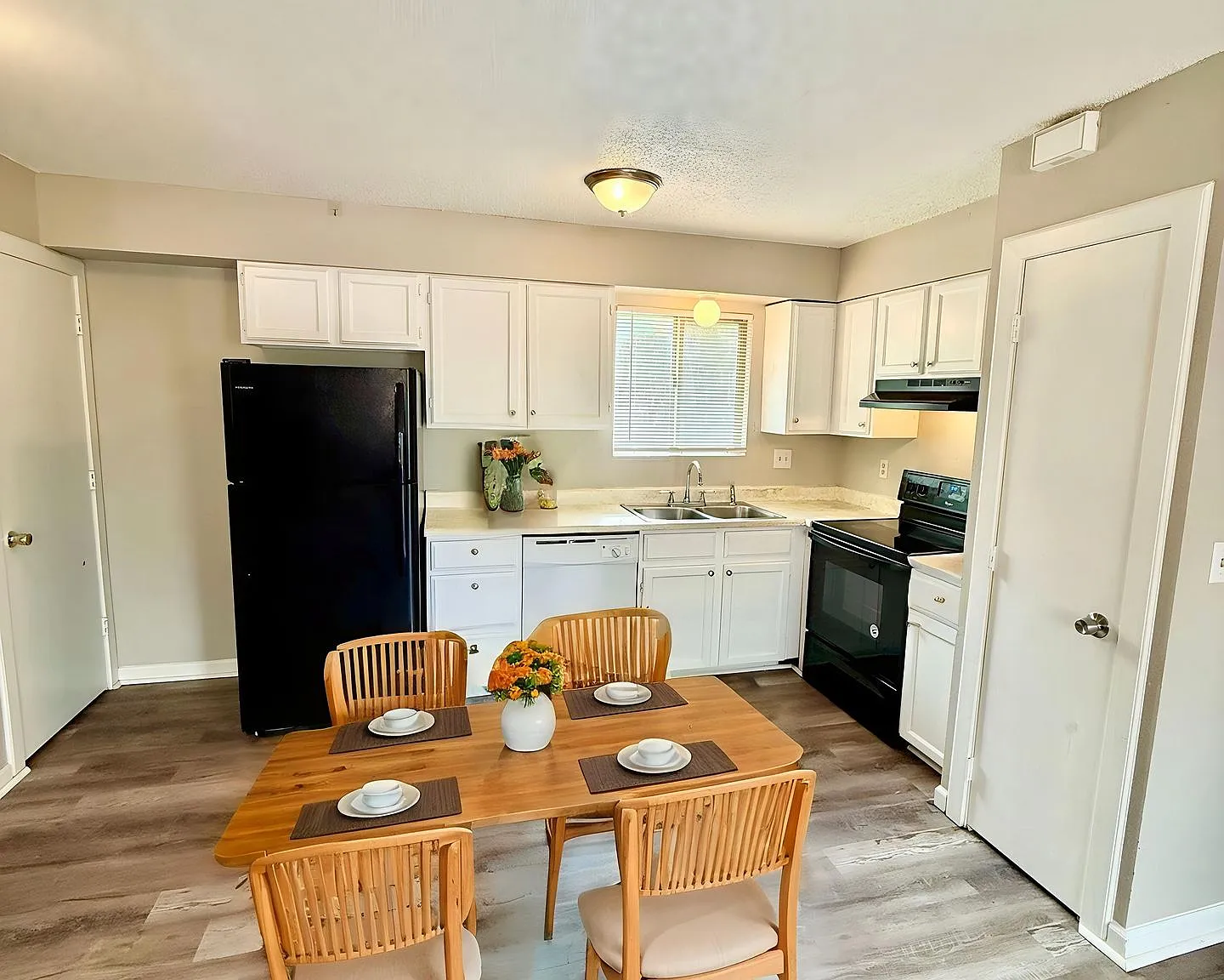 2609 E Dale St. — Photo 3