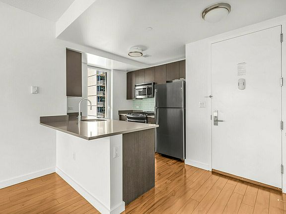 4th image of 7 Dekalb Ave #16Q