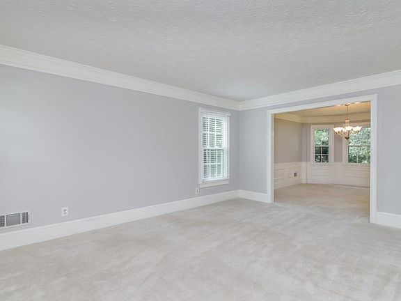 4th image of 2725 Winthrope Way