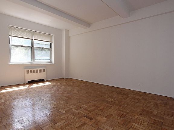 2nd image of 550 Grand St APT J4g