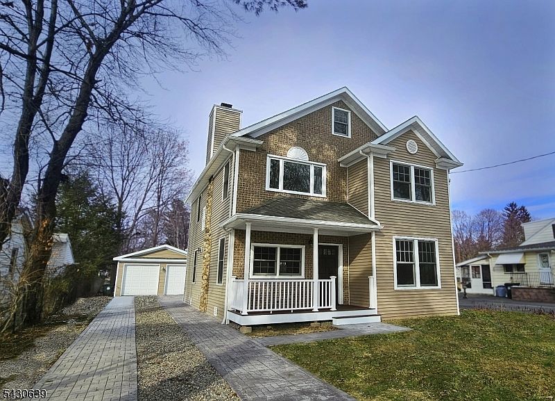 1st image of 27 Forest Rd