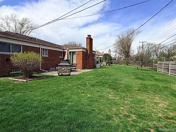 3rd image of 35774 Annette Dr
