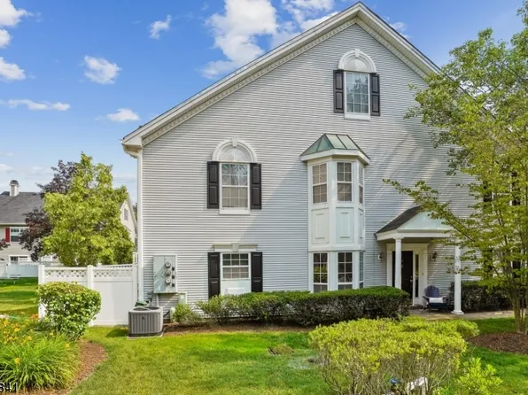 84 Heritage Ct, Montville Twp., NJ 07082