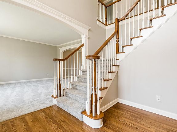 3rd image of 6154 Balmoral Dr