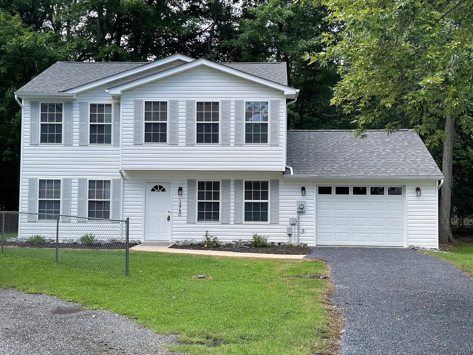 4 bed, 2.5 bath, 1500 sqft, $2,500 — Photo 1