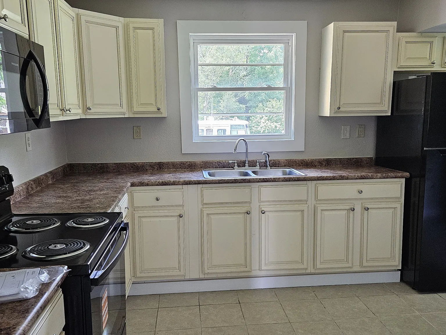3 bed, 1050 sqft, $1,350 — Photo 4