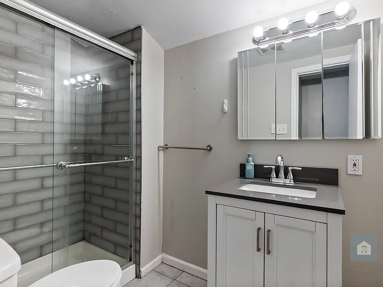 7211 Roe Ave — Photo 7