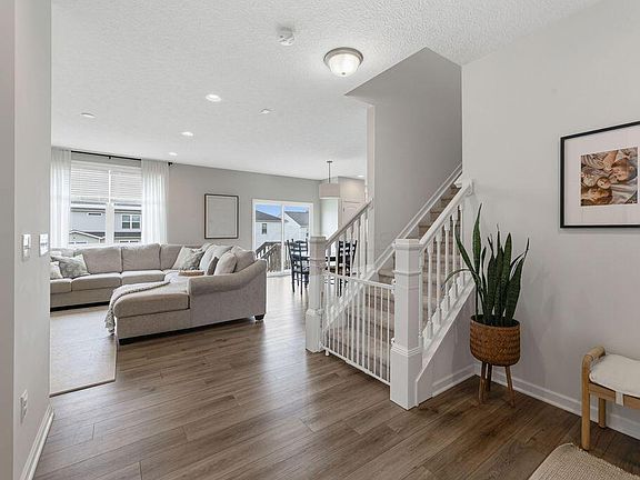5th image of 409 Cottontail Ct