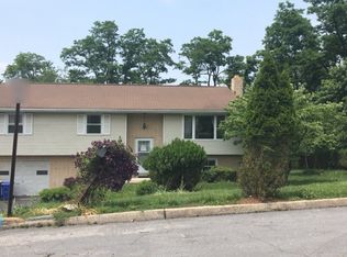 6200 Hocker Dr, Harrisburg, PA 17111