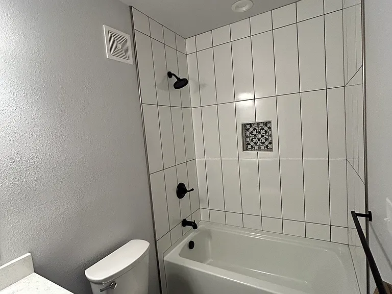 2400 10th Ave #2 — Photo 8