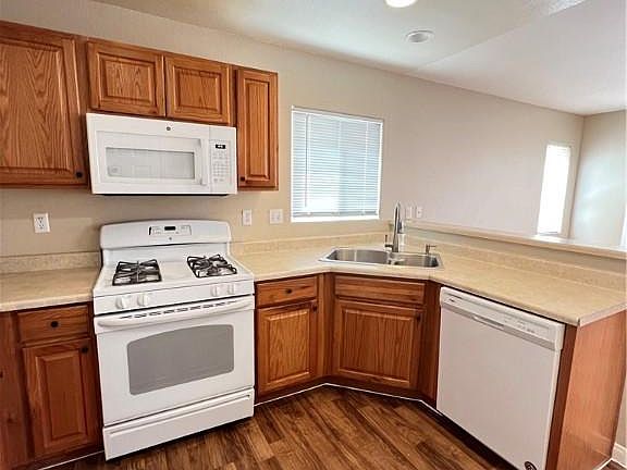 5th image of 9502 Milkweed Canyon Ave #0