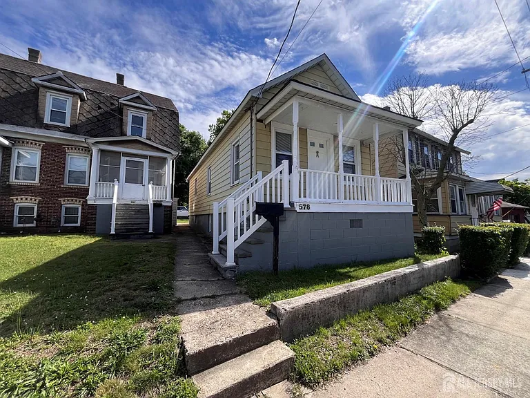 578 Main St — Photo 17
