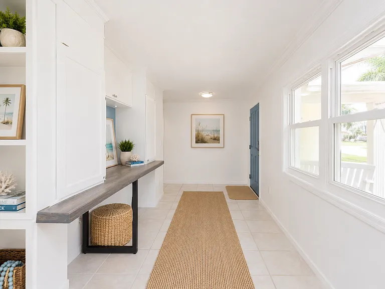 444 Finch Dr — Photo 4