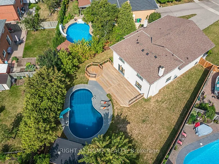 690 Hillman Cres — Photo 24