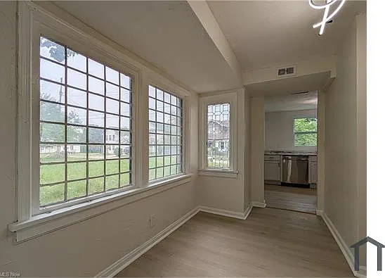 14817 Naples Ave — Photo 5