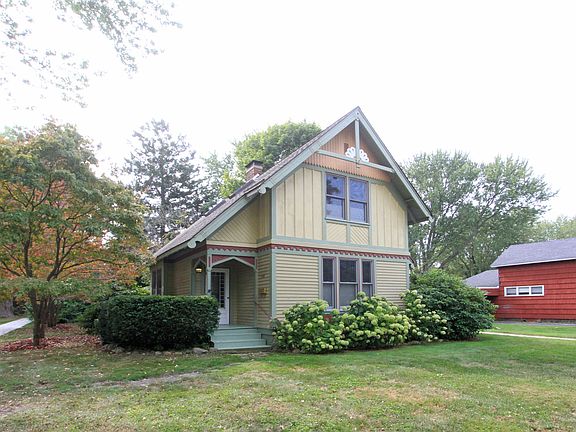 2nd image of 554 School St