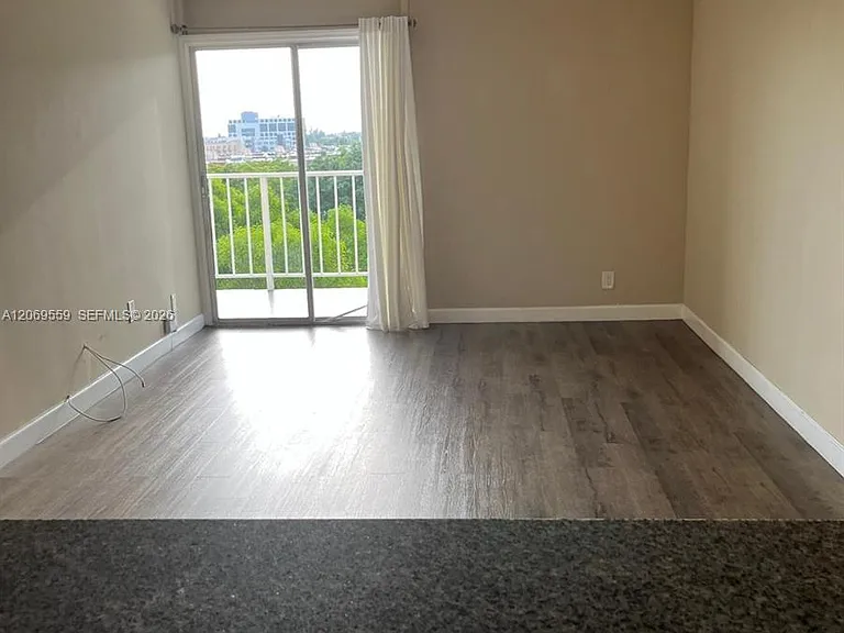 4550 NW 9th St #701E — Photo 2