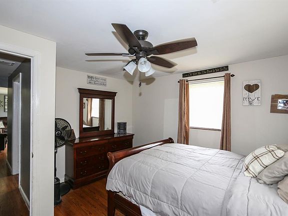 4th image of 5567 Betty Ln