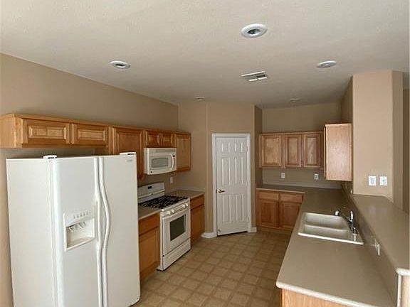 5th image of 9189 Sunken Meadow Ave Unit Na