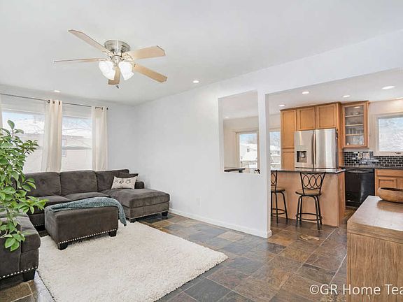 4th image of 2881 Bluewater Ln SW