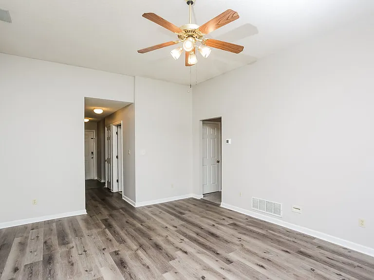8459 Cross Point Dr — Photo 5