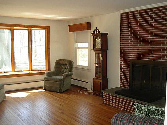 3rd image of 22 Basswood Ave