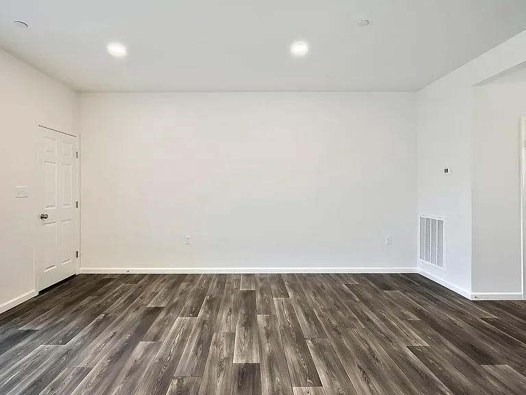 7884 Briarwood Dr — Photo 10