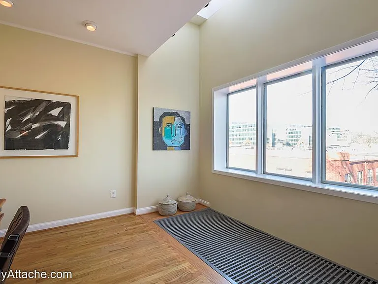 224 E St NE — Photo 45