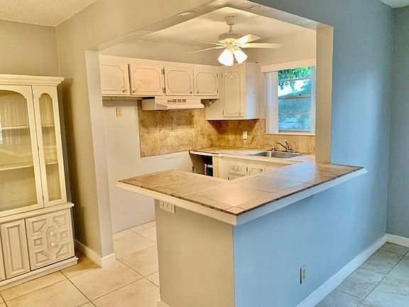 3rd image of 298 Windsor N #M