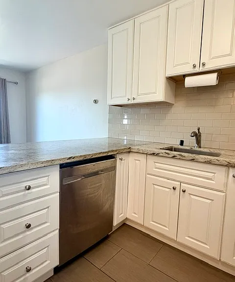 300 Oxford Way #12 — Photo 2